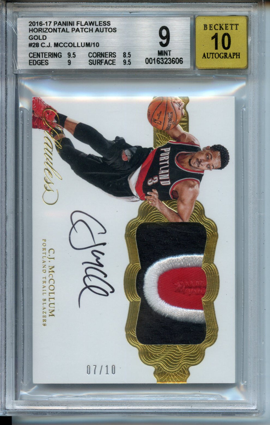 2016-17 Panini Flawless Horizontal Patch Autographs Gold #28 C.J. McCollum BGS 9-10 — Front